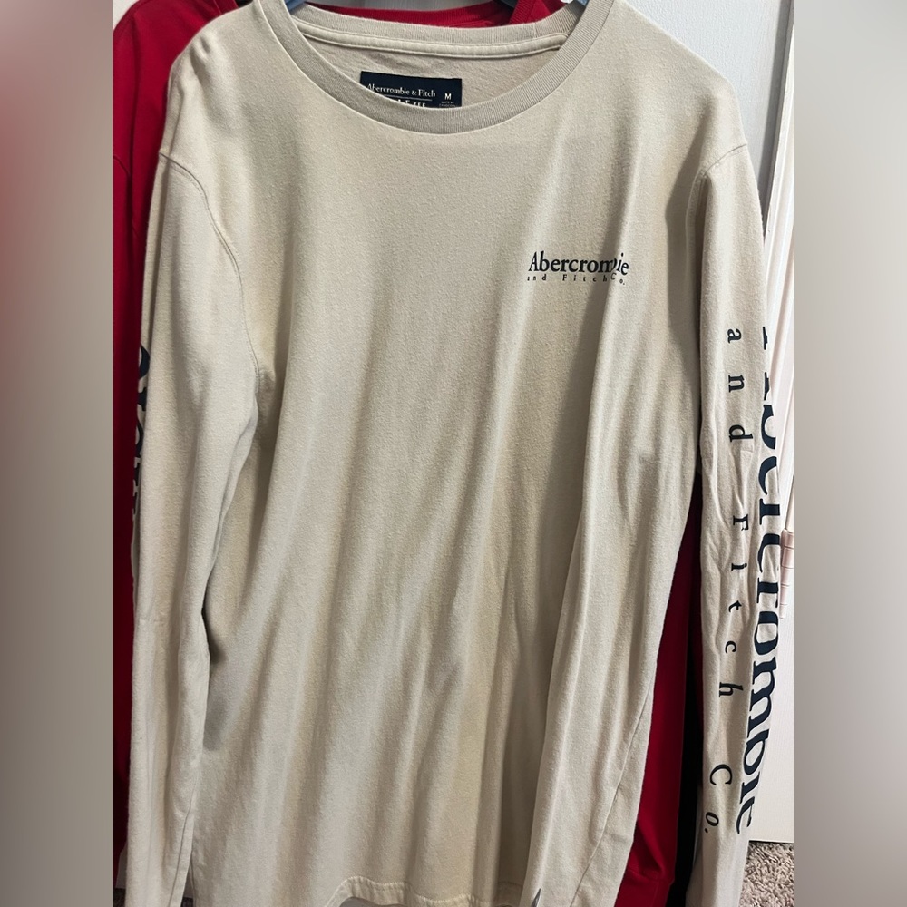 Men’s cream long sleeve Abercrombie tee in a size M!